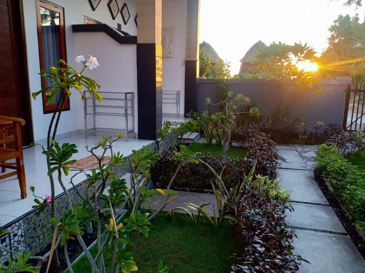 Dwiki Putra Home Stay Nusa Lembongan  Exterior photo