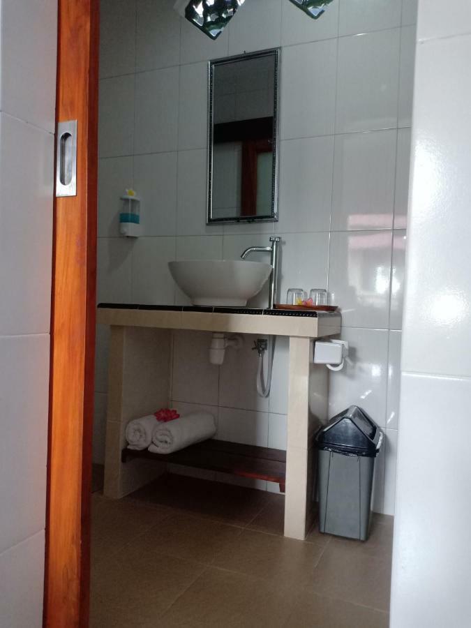 Dwiki Putra Home Stay Nusa Lembongan  Exterior photo